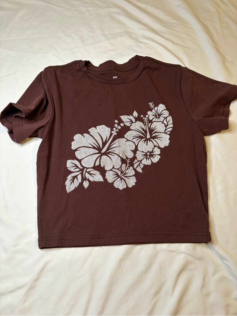 Women’s NWOT Medium Brown Hibiscus Floral Graphic Baby Tee Y2K Stretc